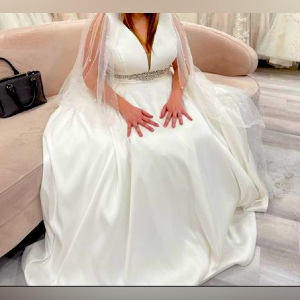 Stella York Wedding Gown - Never Worn/Unaltered